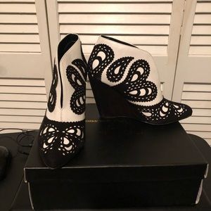 June Ambrose black/white bootie
